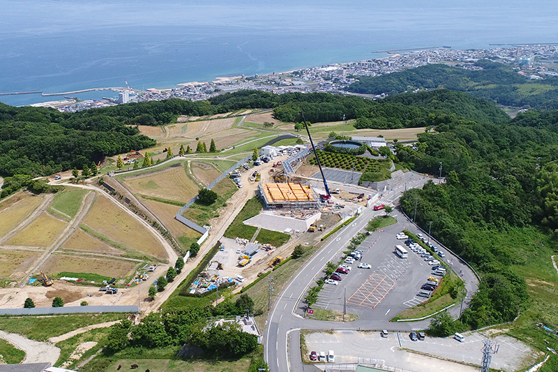 工事中　開工第４号　県立公園あわじ花さじき(仮称)整備に係る安全対策及び敷地造成等用地　敷地造成・整備工事