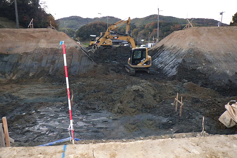 工事中　県ため池第6093-9-019号　皿池・鴨郡新池改修工事[ため池]