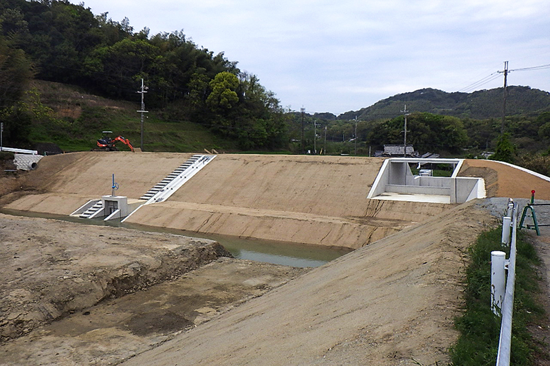 完成　県ため池第6093-9-019号　皿池・鴨郡新池改修工事[ため池]